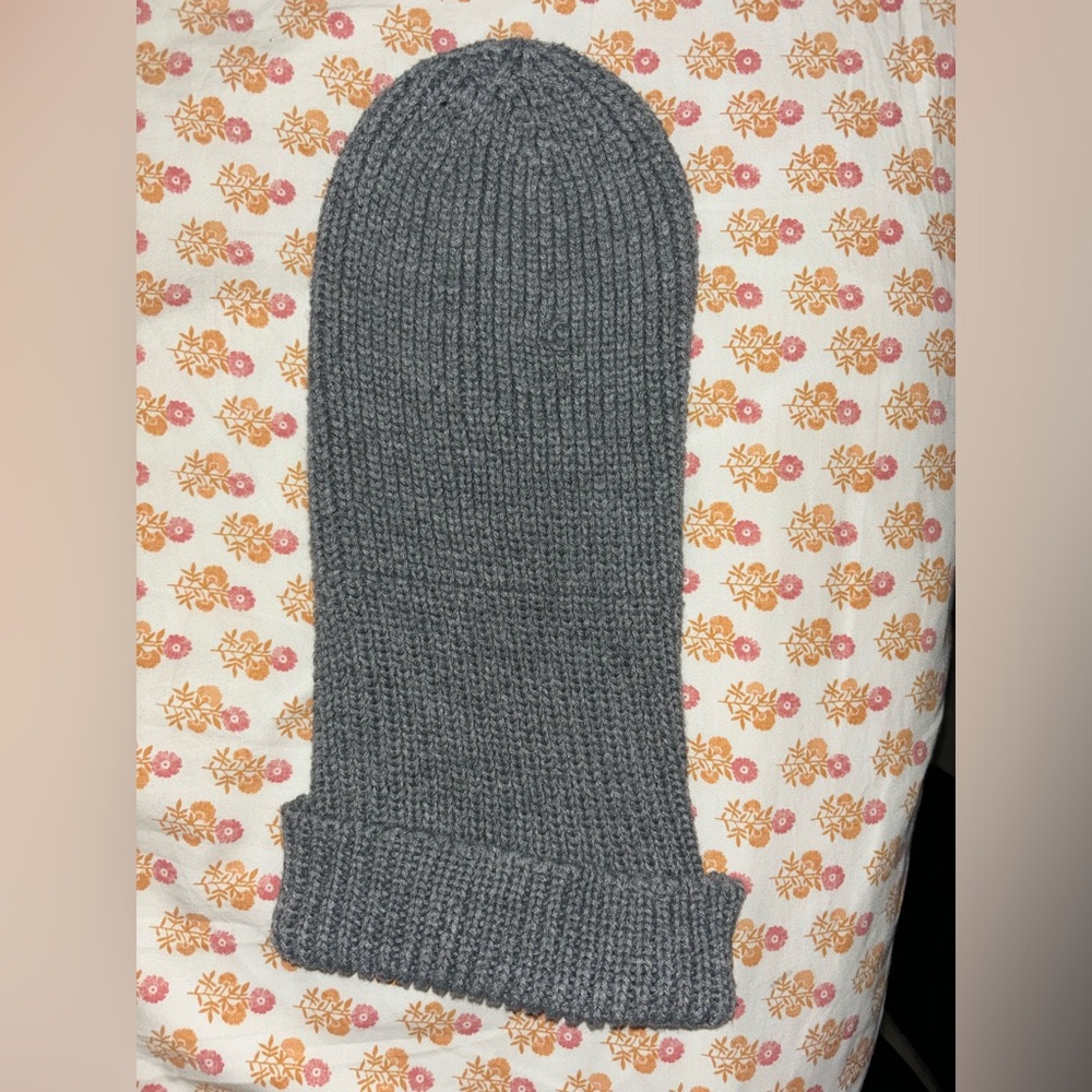 Grunge Chic Beanie in Grey